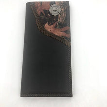 Load image into Gallery viewer, Men&#39;s Wallet - Leather and Realtree Roper Wallet
